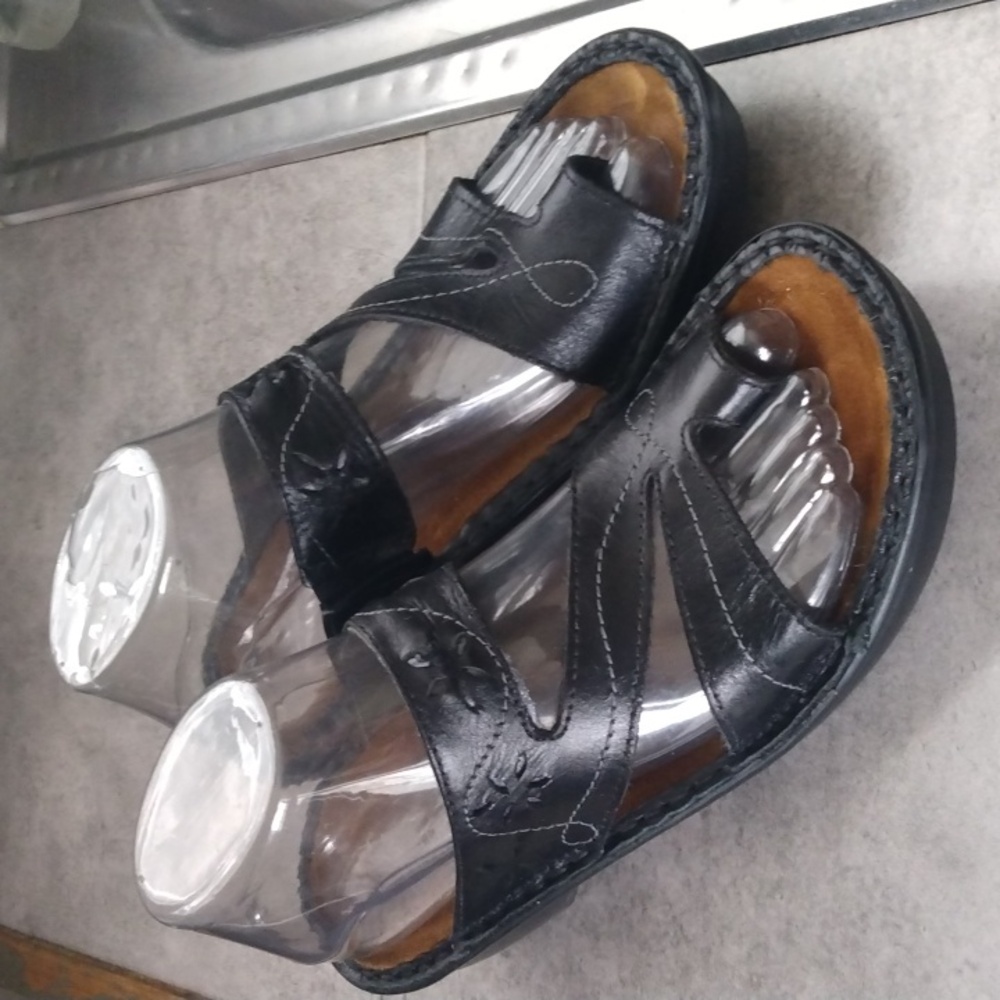 NAOT SANDALIAS